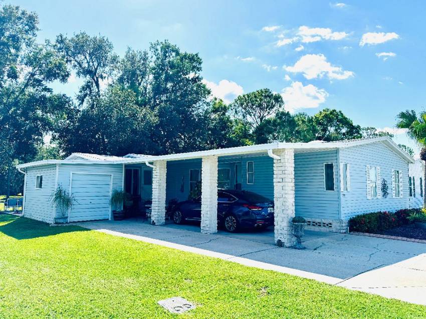 Lakeland, FL Mobile Home for Sale located at 1418 Deverly Drive Schalamar Creek Golf And Country Club